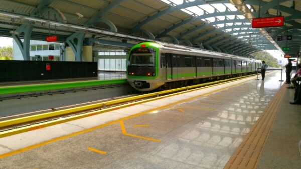 日立レールのイタリア進出：トレニタリア社との高速鉄道車両契約の新たな地平